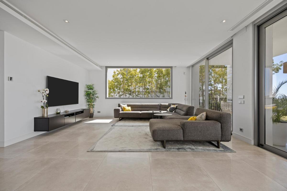 Eriksson Homes Luxury 8 Guest Sea Views Villa *