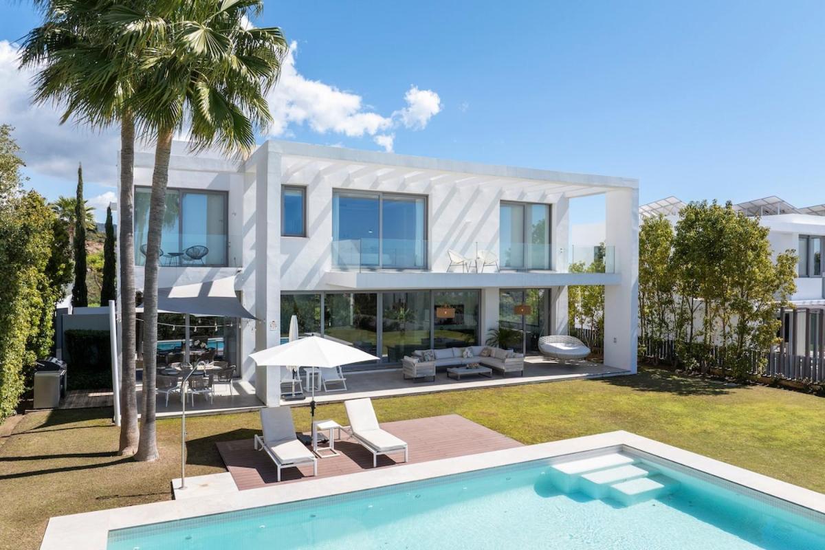 Eriksson Homes Luxury 8 Guest Sea Views Villa