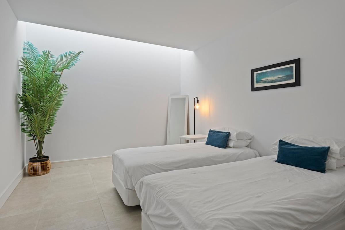 Eriksson Homes Luxury 8 Guest Sea Views