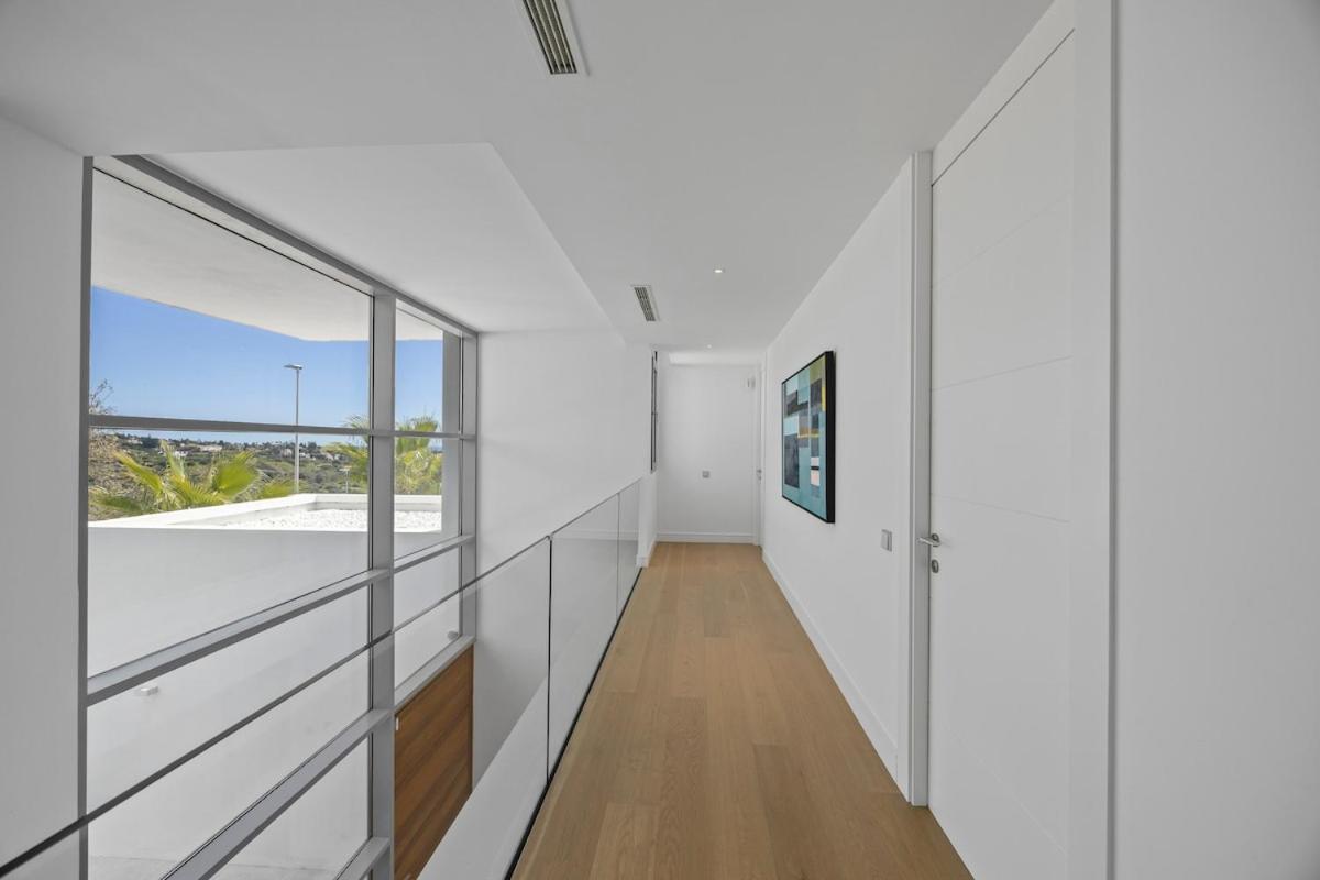 Eriksson Homes Luxury 8 Guest Sea Views Villa *