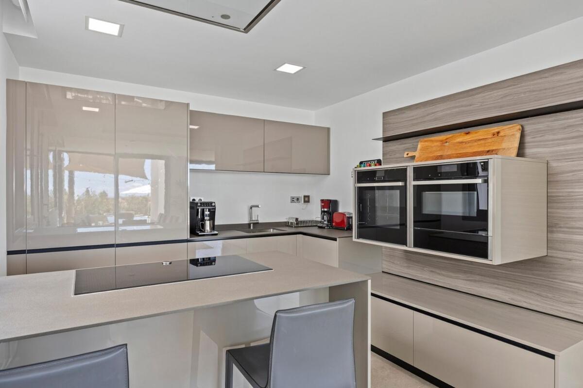 Eriksson Homes Luxury 8 Guest Sea Views Villa *