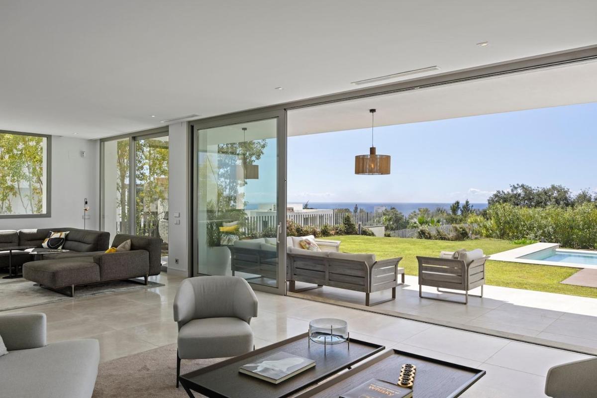 Eriksson Homes Luxury 8 Guest Sea Views